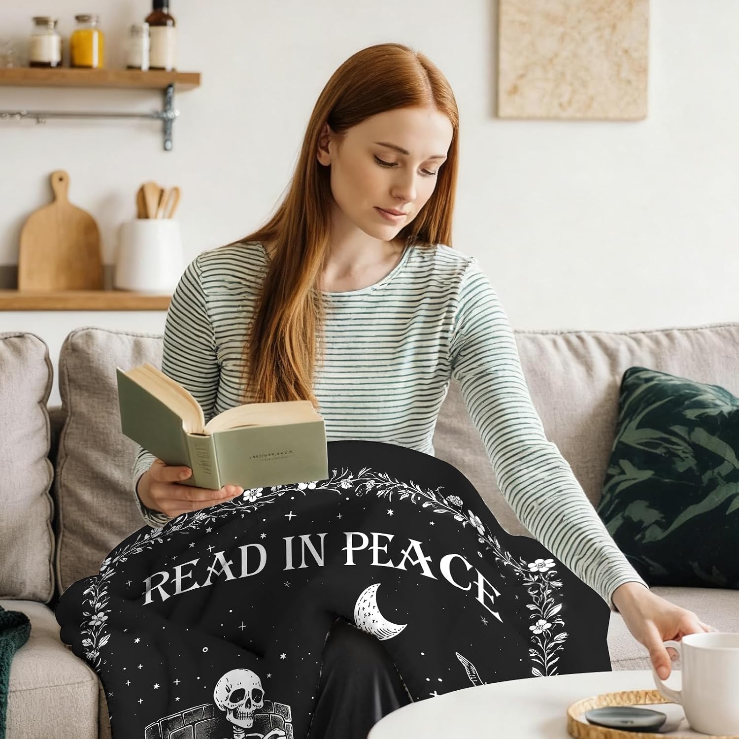Gotik Cadılar Kitap Okuma Batt - Christmas Throw Blanket incelemesi ve fiyatı